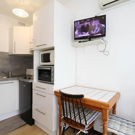 Apartment De Charme Avec Parking Privatif, Climatisation, Wi-fi Et Loggia Fermee A - Fr-1-553-96 Balaruc-les-Bains