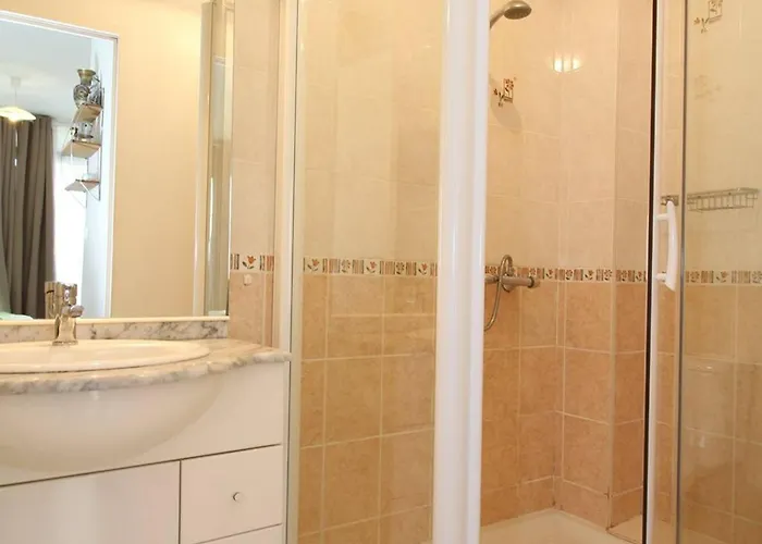 De Charme Avec Parking Privatif, Climatisation, Wi-fi Et Loggia Fermee A - Fr-1-553-96 * Balaruc-les-Bains